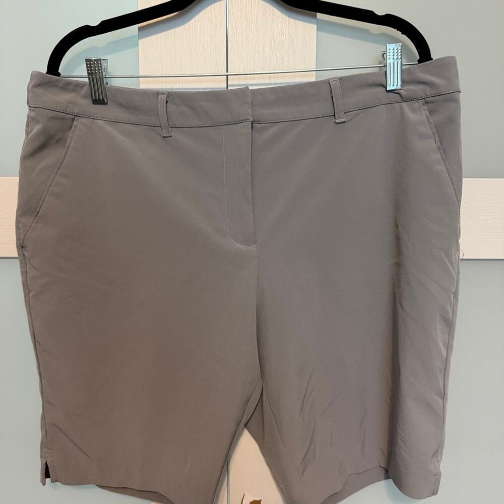 Greg Norman Womens Golf Shorts Size 12 Gray Performance Stretch Bermuda Casual